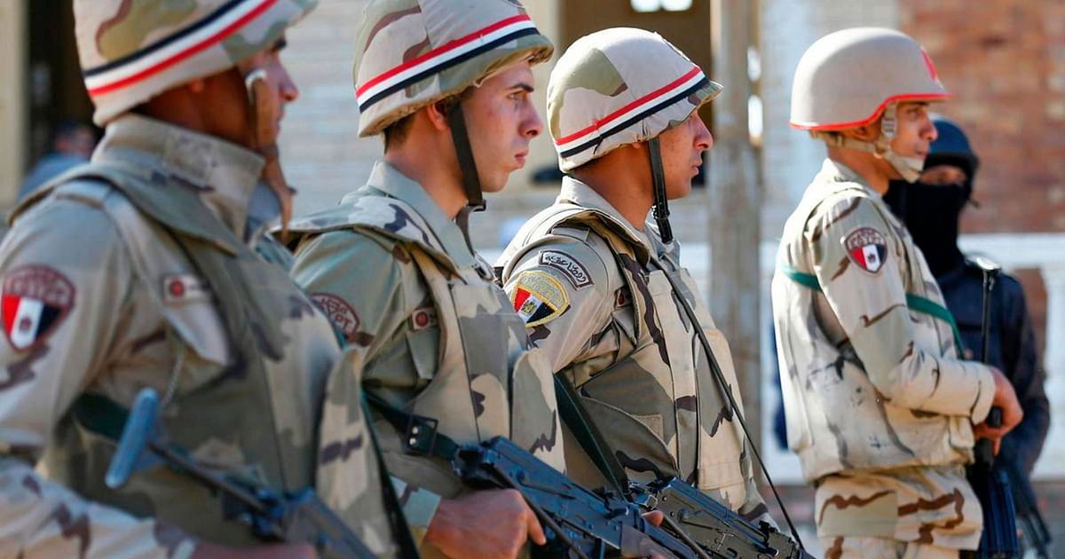 مقتل وإصابة 9 جنود مصريين إثر انقلاب ناقلة ذخائر