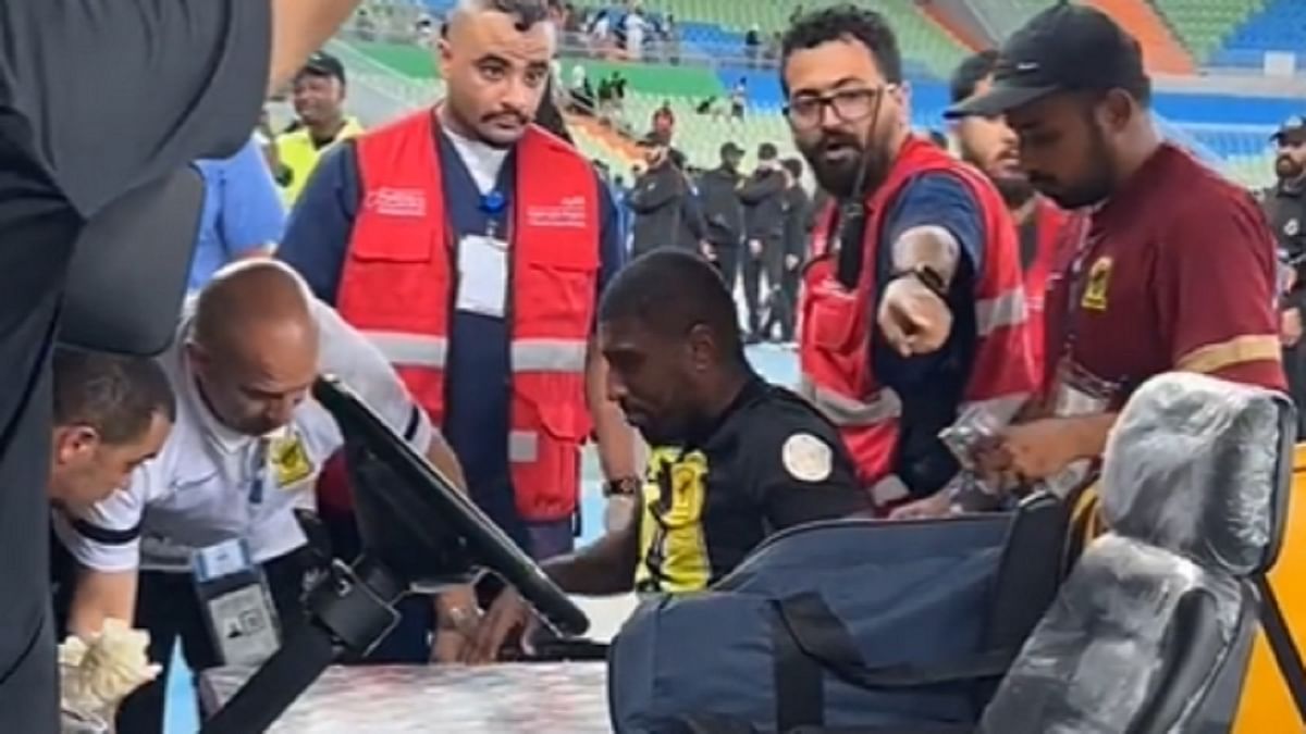 بكى بشدة.. إصابة قوية لأحمد شراحيلي ونقله إلى المستشفى (فيديو)