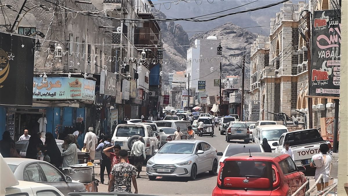 ارتفاع أسعار الوقود في عدن يُفاقم أزمات اليمنيين