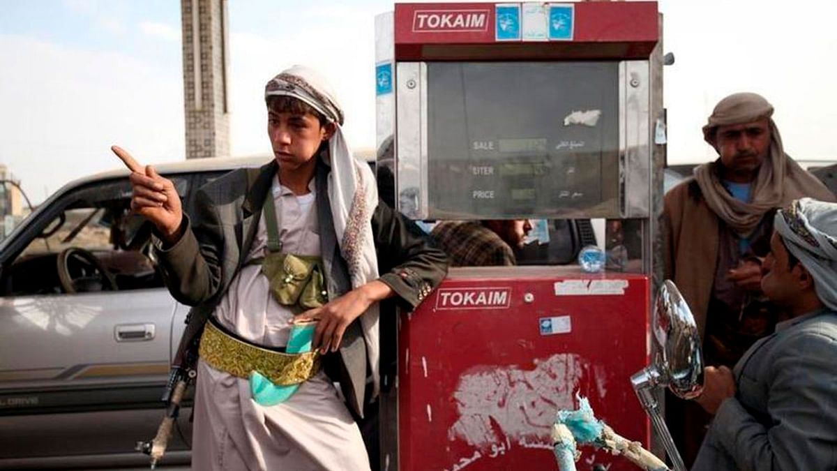 ارتفاع أسعار الوقود في عدن يُفاقم أزمات اليمنيين