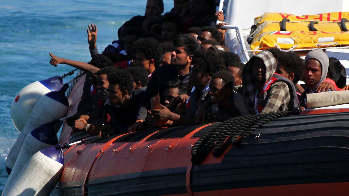 البحرية السنغالية تعترض قاربين يحملان 272 مهاجرًا