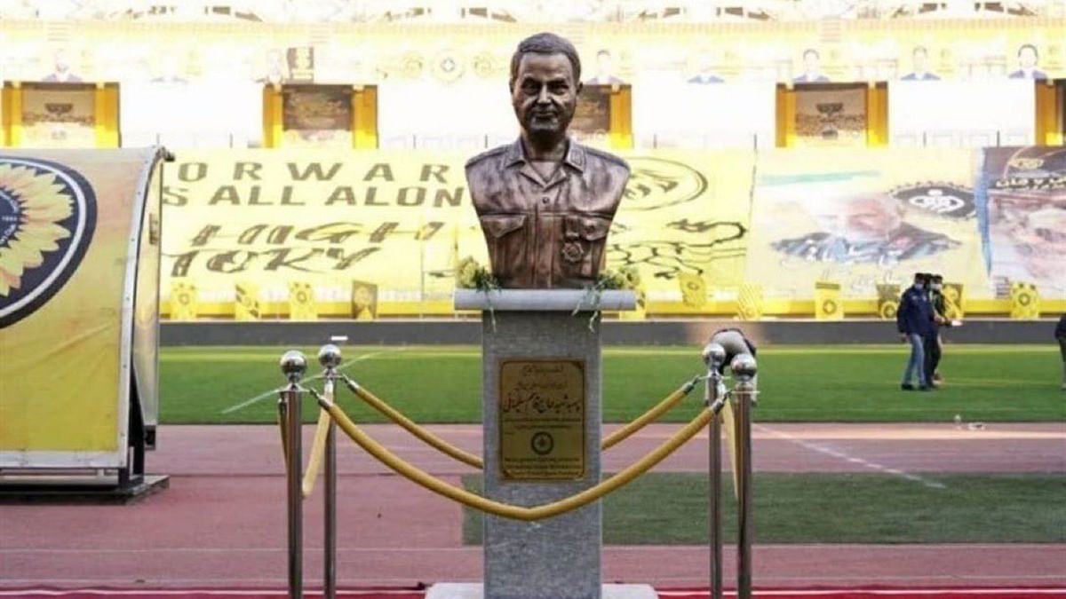 تمثال لقاسم سليماني يتسبب بإلغاء مباراة الاتحاد وسباهان