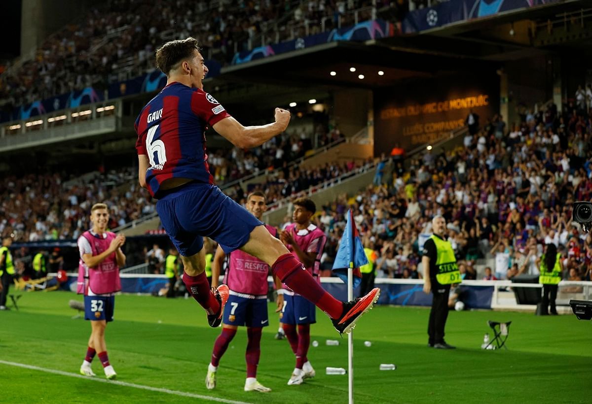 فيديو يكشف انفعال غافي على ليفاندوفسكي خلال مباراة برشلونة وإشبيلية