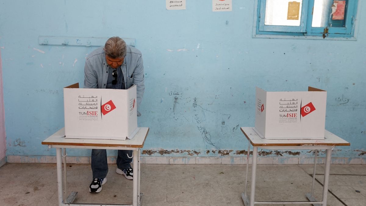 منحة مالية جديدة لنواب البرلمان تُشعل جدلًا واسعًا في تونس