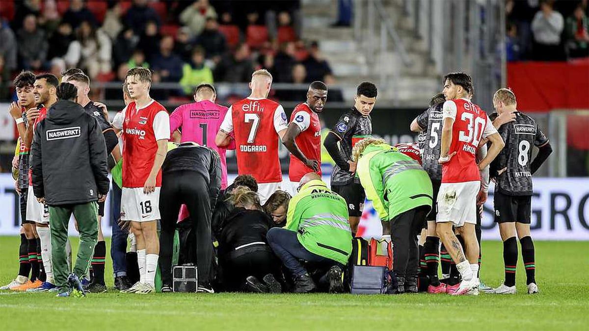 على غرار إريكسين: سقوط باس دوست في الملعب يتسبب بإلغاء مباراة ألكمار ونيميخن (فيديو)