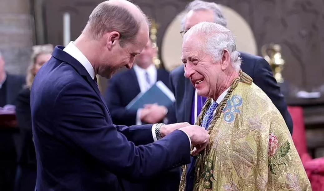 نوبة ضحك بين الملك تشارلز والأمير ويليام بسبب " أصابع النقانق"