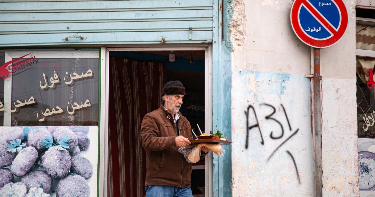 رغم القصف الإسرائيلي.. سكان في جنوب لبنان يواصلون أعمالهم