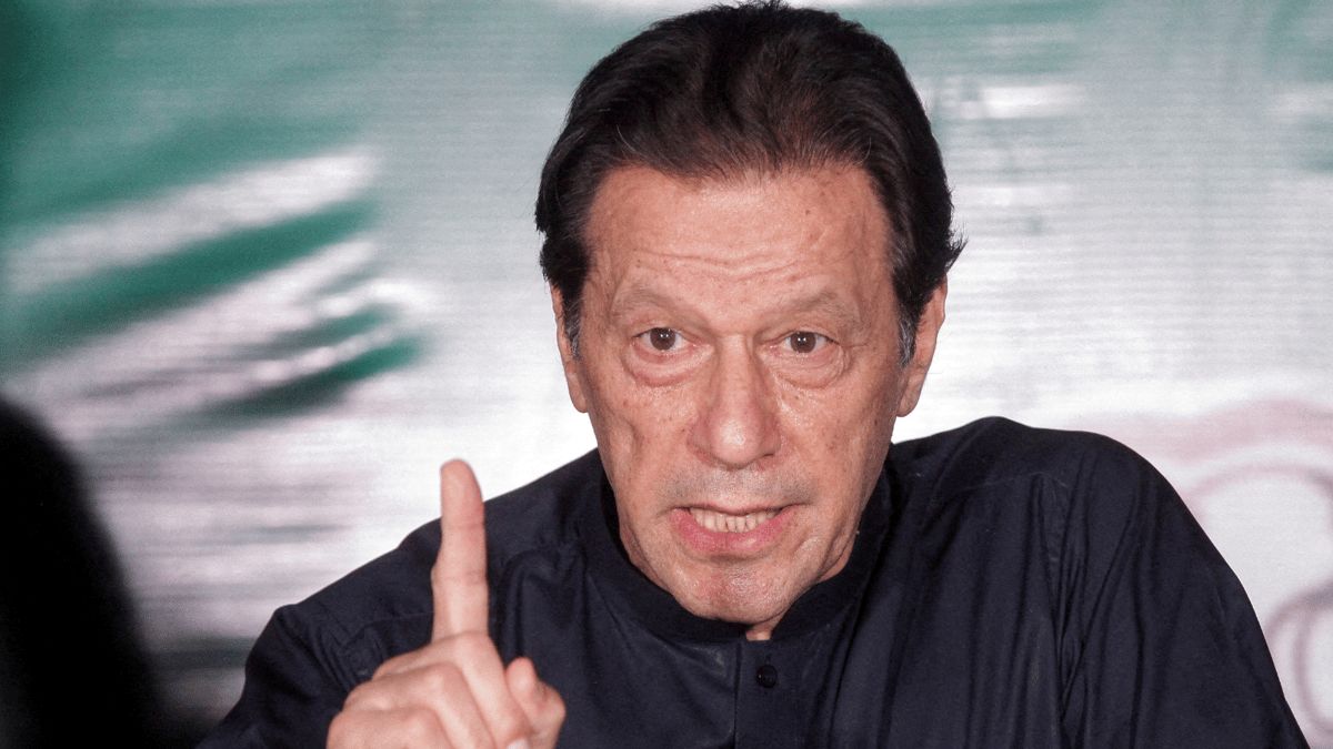 بعد الإفراج عنه بكفالة.. خان يترشح للانتخابات العامة في باكستان