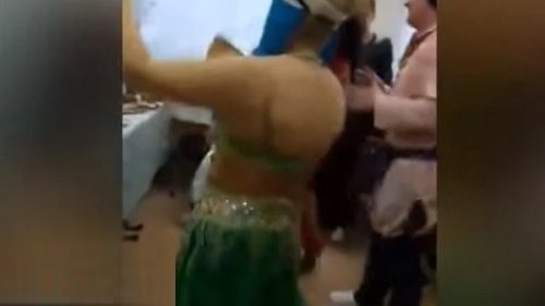 وصلة رقص بلدي ببدلة رقص لطبيبة داخل مستشفى تتصدر تريند جوجل وتحقق 10 مليون مشاهدة في وقت قصير ومتابع :مسحت صافيناز وفيفي عبده