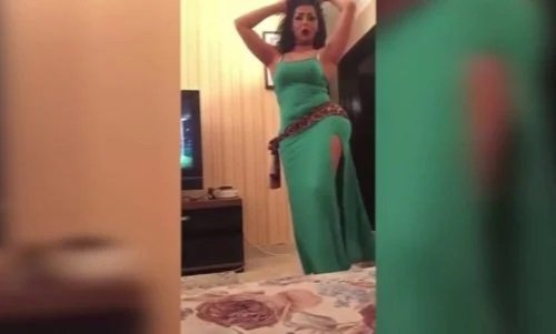 ربة منزل فائقة الجمال أشعلت غرائز الرجال بوصلة رقص قوية تتحدي أشـهر راقصة في مصر