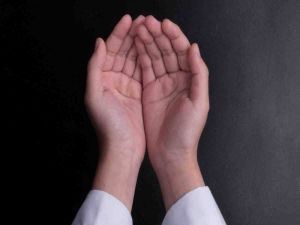 دعاء بين السجدتين يأتيك بكل خير في الدنيا والآخرة !.. أغلب المسلمين لا يعرفو