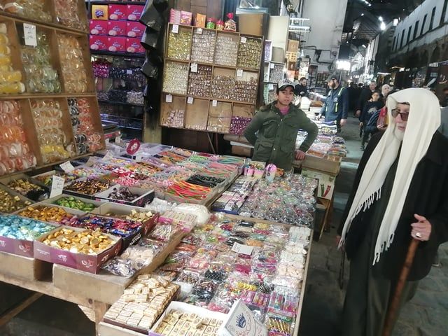 سوق "البزورية" التاريخي في دمشق.. يستعصي على الصائمين (صور)