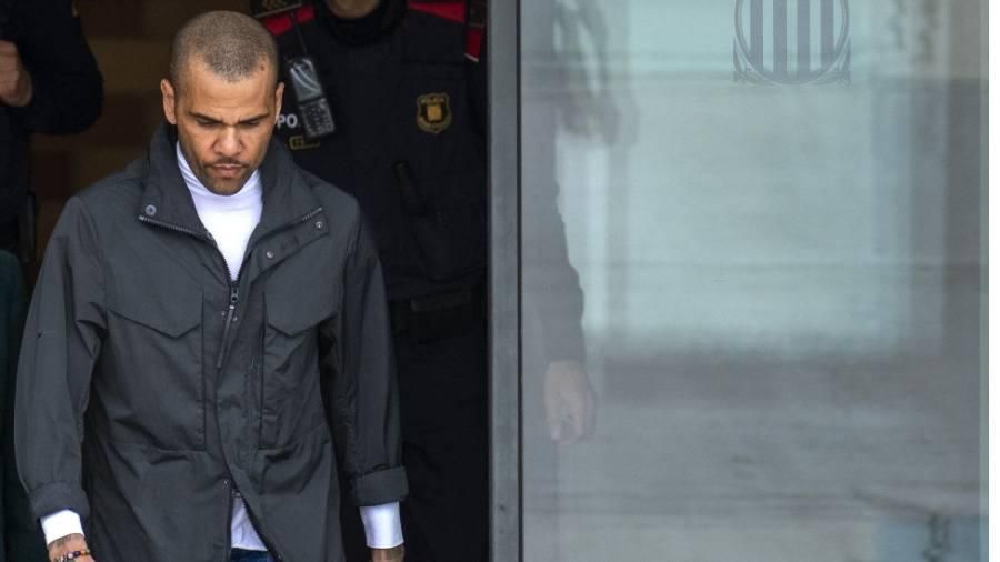 وكيل أعمال ديباي ينفي دفع كفالة ألفيش