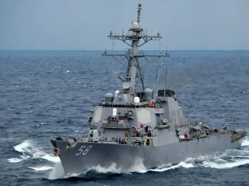 الجيش الأمريكي: دمّرنا 4 مسيّرات حوثية استهدفت سفينة حربية