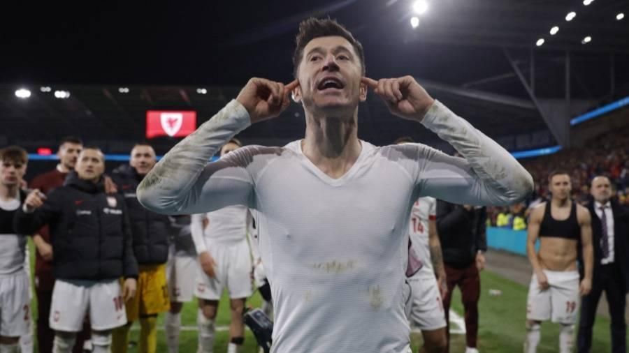 صفير المشجعين لا يزعج ليفاندوفسكي