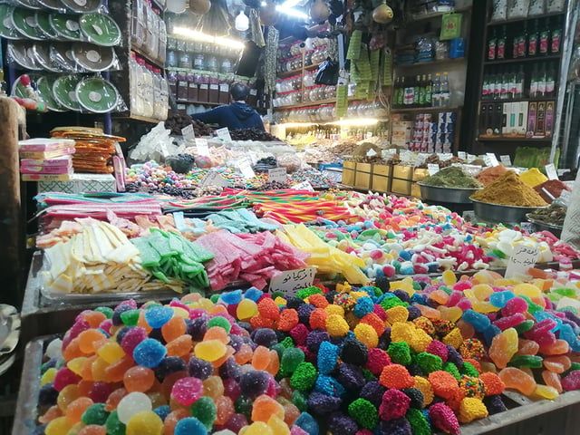 سوق "البزورية" التاريخي في دمشق.. يستعصي على الصائمين (صور)