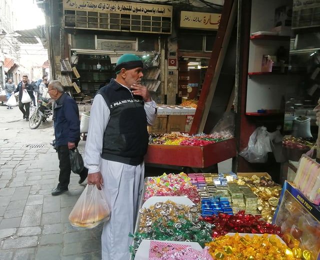 سوق "البزورية" التاريخي في دمشق.. يستعصي على الصائمين (صور)