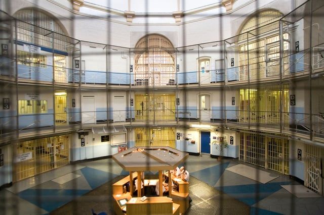 بريطانيا.. تحقيق سري لـ"التايمز" يكشف تفاصيل صادمة في سجن "بدفورد"