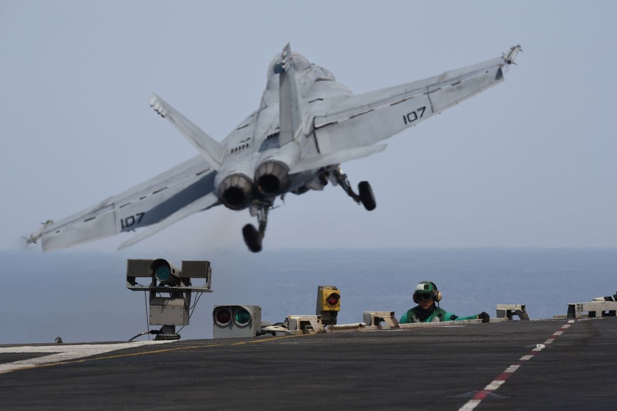 واشنطن تعلن تدمير 4 مسيّرات حوثية هاجمت سفناً حربية في البحر الأحمر