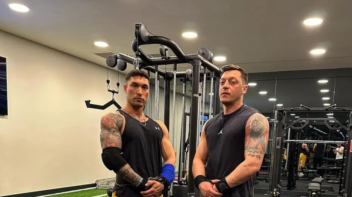 توريس وسيدورف وأوزيل.. سر ولع نجوم الكرة بالعضلات بعد الاعتزال (صور)