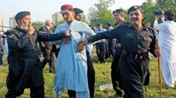 اعتقال متظاهرين مؤيدين للفلسطينيين في باكستان بعد اشتباكات بكشمير