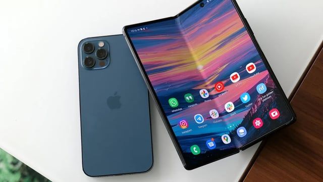 بعد فشلها مع السيارات.. هل ستتخلّى أبل عن الأجهزة القابلة للطي؟