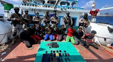 الهند تنقذ سفينة صيد إيرانية اختطفها قراصنة قبالة الصومال