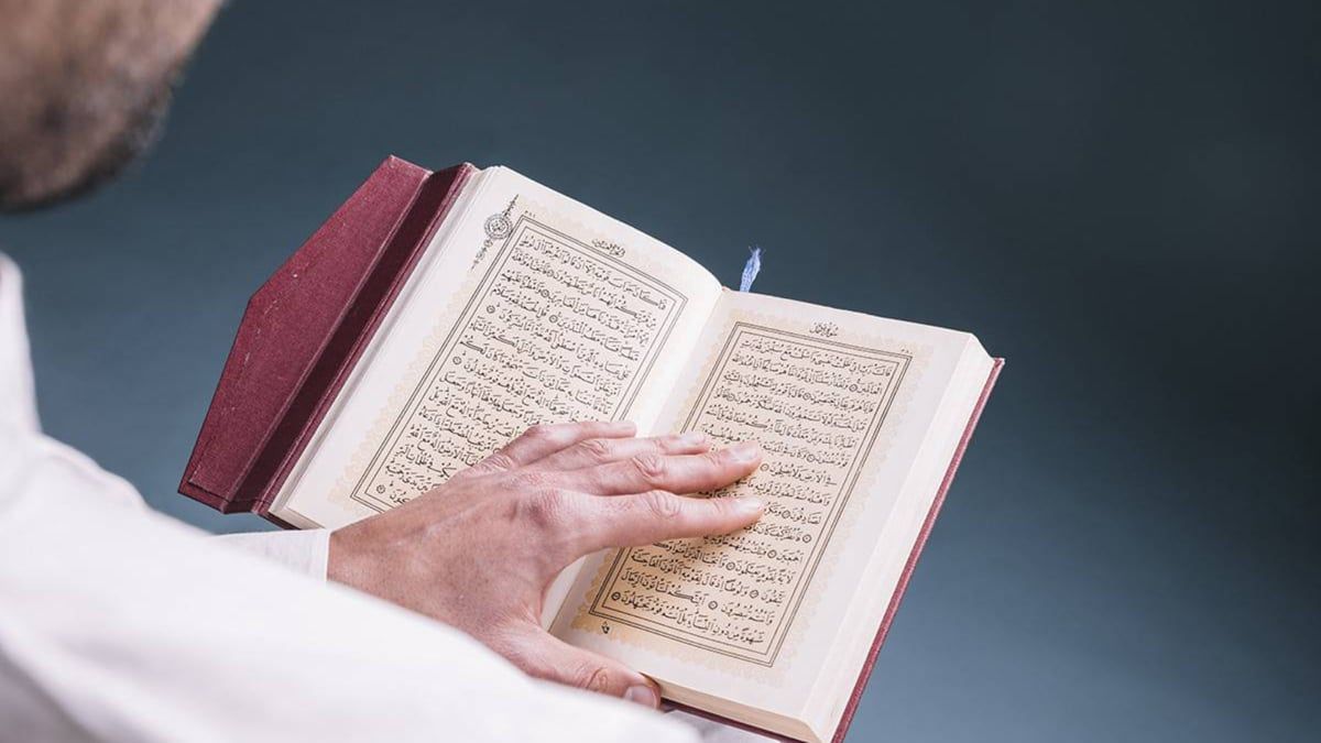 القارئ محمد الفقيه.. كيف انتقل صوته من مساجد صنعاء إلى العالم؟