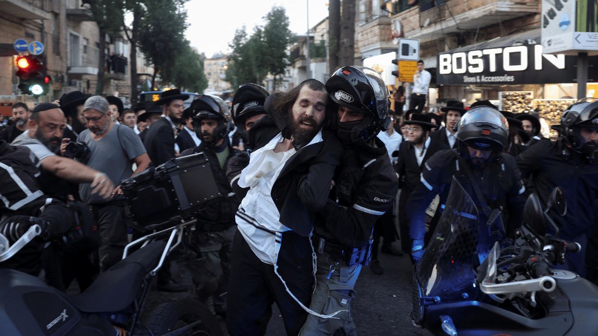 هل يقرب تجنيد الحريديم الشارع الإسرائيلي من الانفجار؟