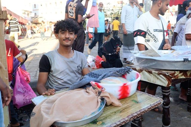 "اللحوح".. قوت ومصدر رزق لليمنيين في رمضان