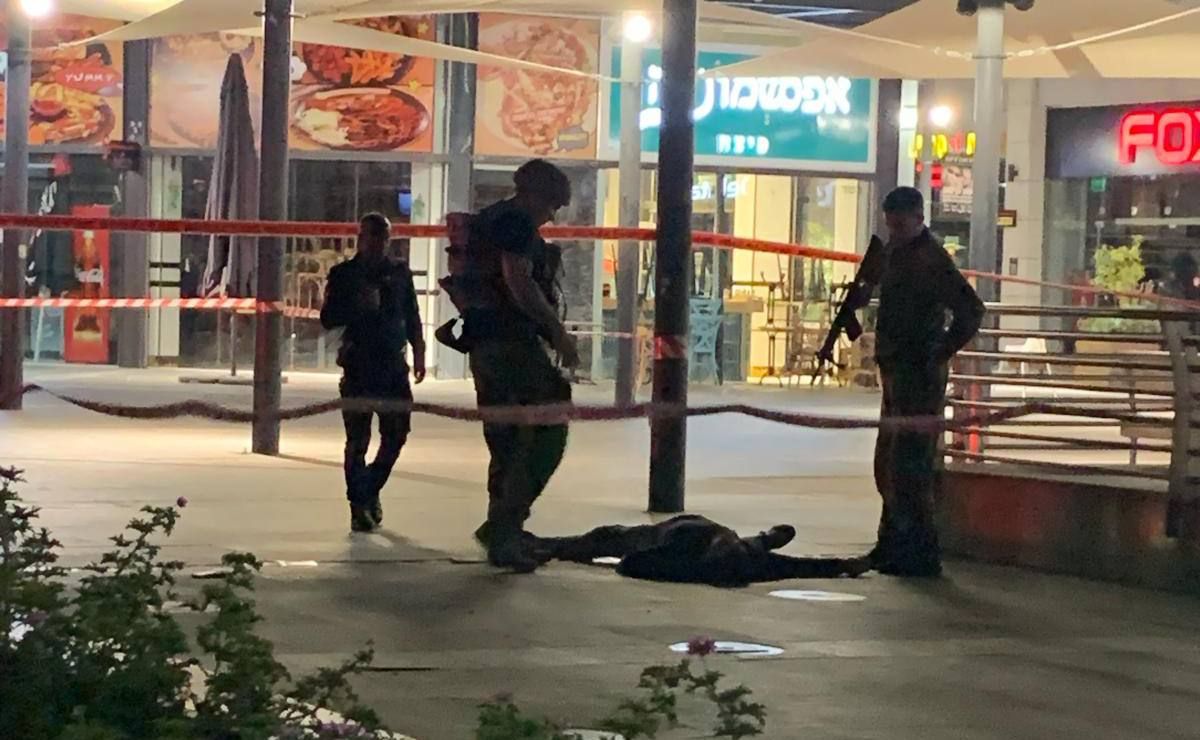 إصابات خطيرة في حادث طعن بمركز تسوق إسرائيلي| فيديو