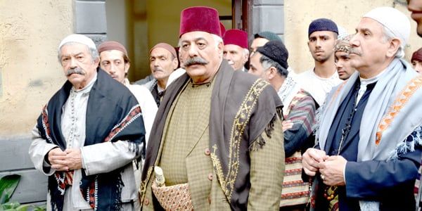 هل تبرر الحاجة المادية مشاركة الفنانين في الأعمال الرديئة؟