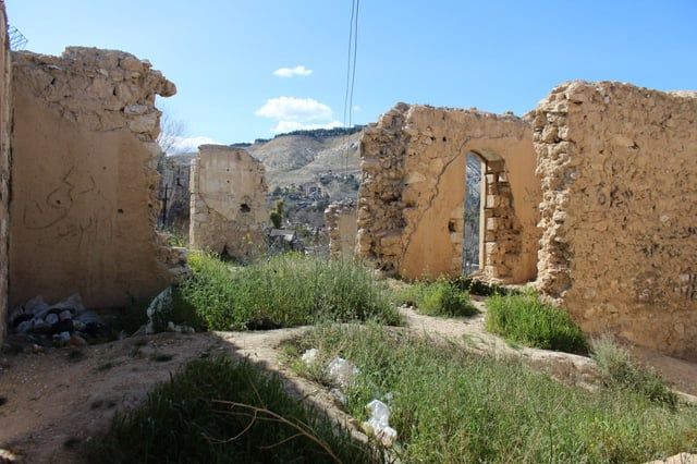 رغم مكانته الثقافية.. بيت رائد المسرح العربي في دمشق يعاني الهجران (صور)