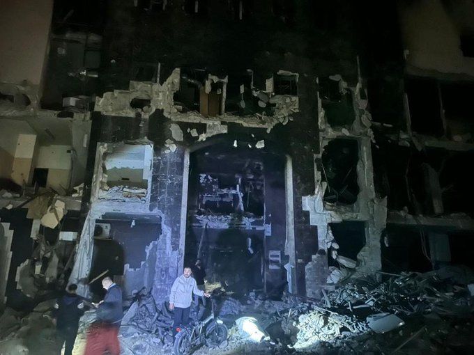 بعد انسحاب الاحتلال|تدمير كامل وجثث مدفونة في مجمع الشفاء بـ غزة |شاهد