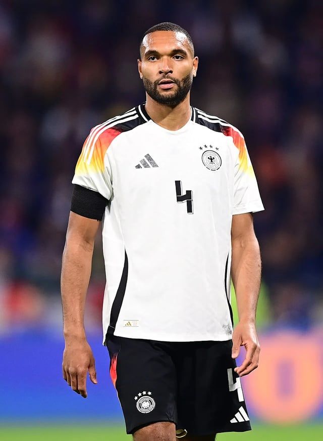 سر تغيير تصميم الرقم 4 على قمصان منتخب ألمانيا (صور)