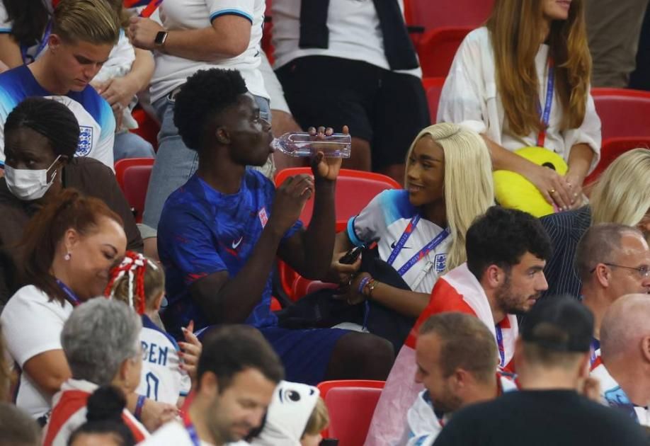 زوجات لاعبي إنجلترا يستعنَّ بـ«بوديغارد»