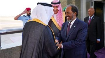 تعزيز التعاون الاستراتيجي.. الرئيس الصومالي يصل السعودية بدعوة من الملك سلمان