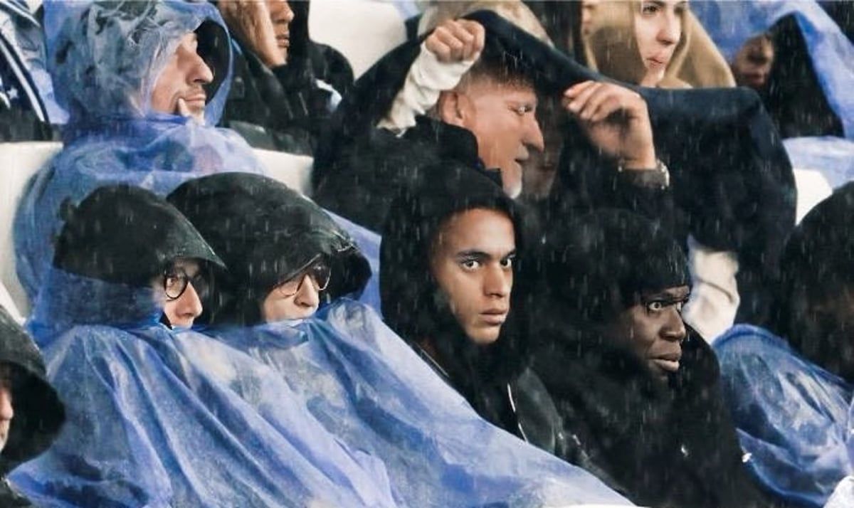 "قلة احترام".. عائلة مبابي تدق طبول الحرب مع إنريكي