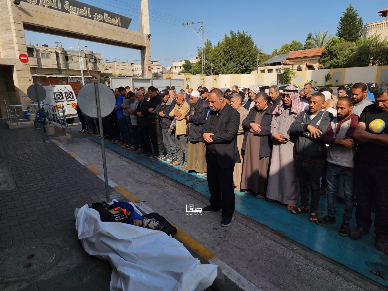 شاهد.. تشييع جثمان أحد شهداء منظمة المطبخ العالمي