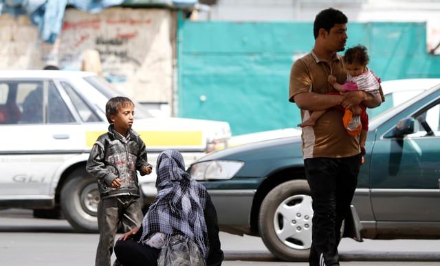 "عصابات خلف الستار".. نصف مليون متسوّل ينتشرون في شوارع العراق