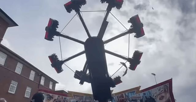 تحطم لعبة في مدينة ملاه يثير رعبا في إنجلترا (صور)