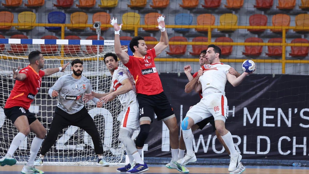 الأهلي يحسم قمة كرة اليد بفوز مثير على الزمالك