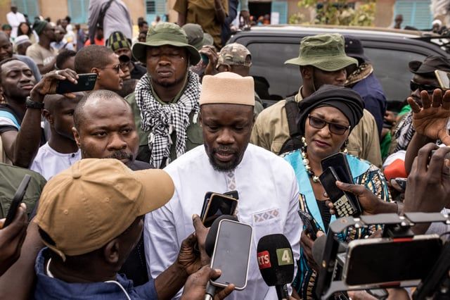 مخاطر "ازدواجية السلطة" تخيم على العهد السياسي الجديد في السنغال