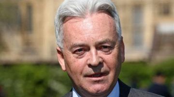 مزاعم تحقيق مع وزير الخارجية البريطاني السابق لانتقاده دعم إسرائيل