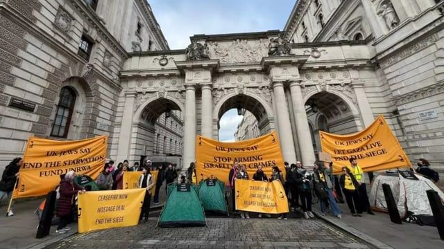 قانونيون يطالبون حكومة بريطانيا بوقف مبيعات الأسلحة لإسرائيل