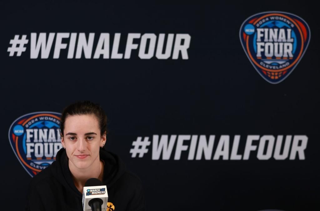 المراهنون الرياضيون يطرقون دعائم كيتلين كلارك قبل النهائي الرابع - موقع الخليج الان