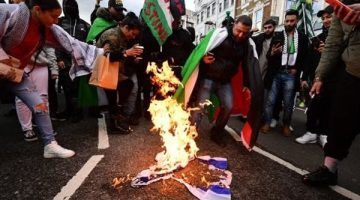 اعتقال 10 أشخاص في احتجاجات وسط لندن بعد حرق العلم الإسرائيلي