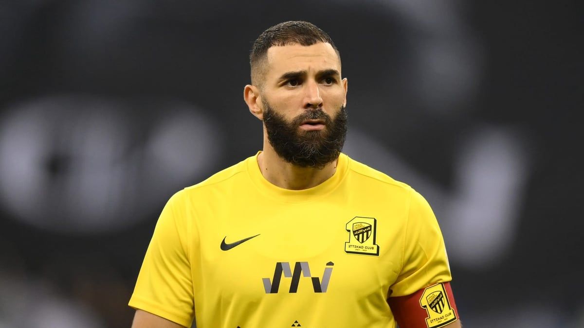 بنزيما يحمل زملاءه مسؤولية تراجع مستواه (فيديو)