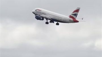 بريطانيا.. إلغاء 140 رحلة جوية بسبب الرياح العاتية