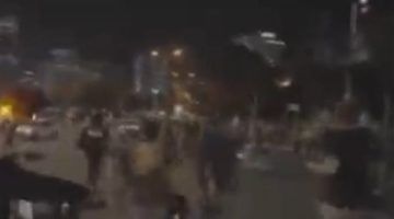 لحظة دهس مستوطن لمتظاهرين ضد نتنياهو.. وشرطة الاحتلال تعلق| فيديو